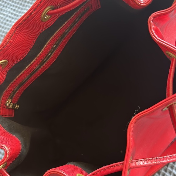Louis Vuitton Red Epi Leather Bucket Bag in Red - Picture 10 of 11